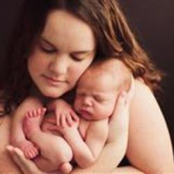 Ashlee McDonald Newborn Photographer - profile picture