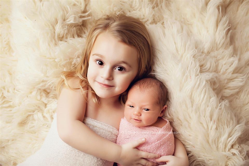 newborn photography community critique photo submitted by lacey barnwell - 6 community members set this photo as a favourite image.