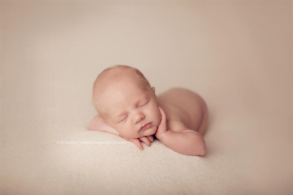 newborn photography community critique photo submitted by lacey barnwell - 5 community members set this photo as a favourite image.