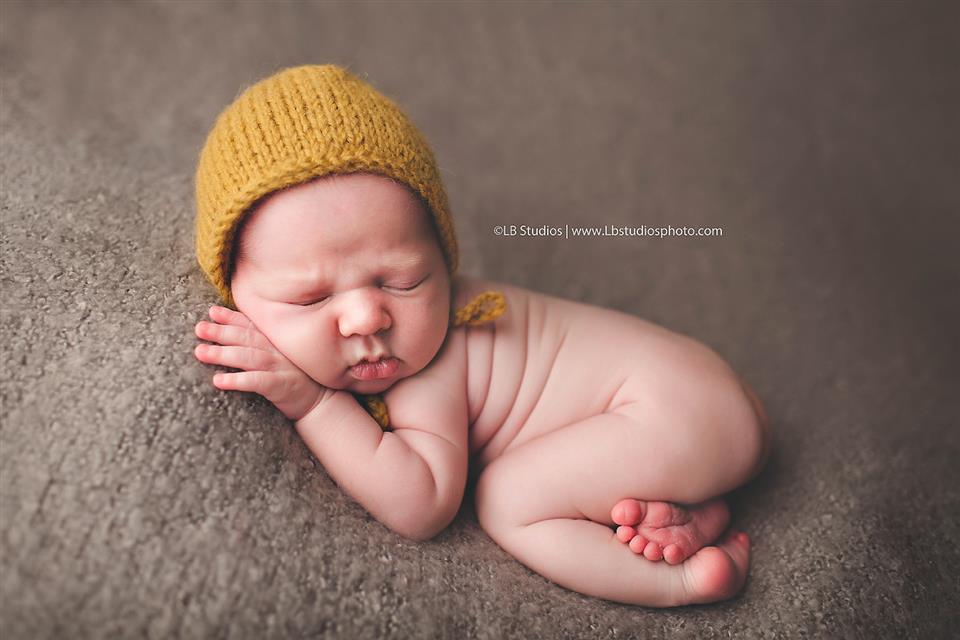 newborn photography community critique photo submitted by lacey barnwell - 3 community members set this photo as a favourite image.