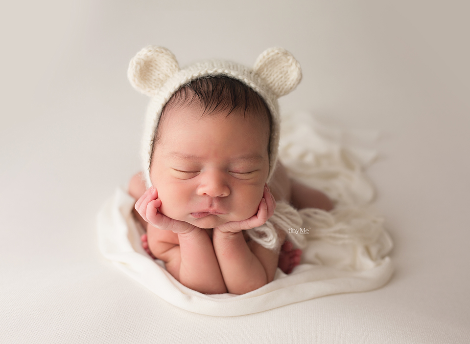 newborn photography community critique photo submitted by Rebecca Cramer - 2 community members set this photo as a favourite image.