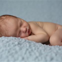 reading newborn photographer Eunice Kenyon