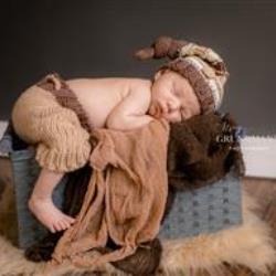 Urooj Grundmann Newborn Photographer - profile picture