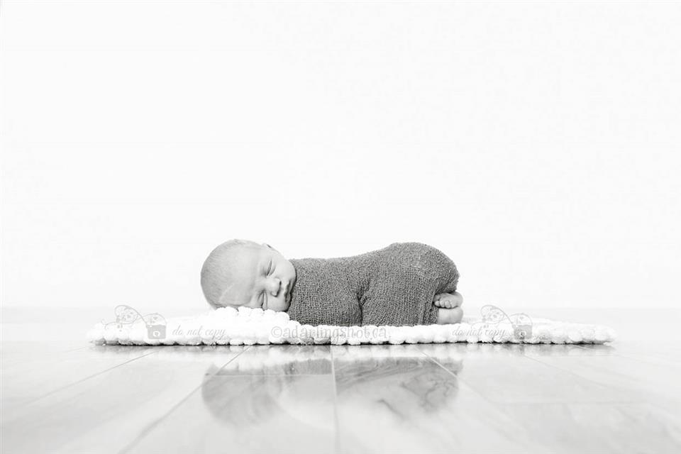 newborn photography community critique photo submitted by Melanie Darling-Lang - 4 community members set this photo as a favourite image.