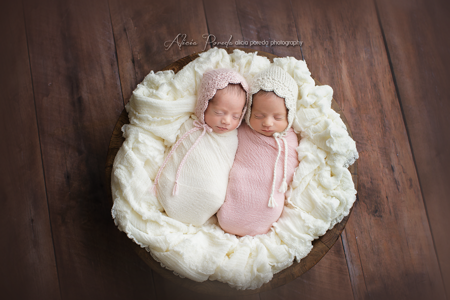 newborn photography community critique photo submitted by Alicia Poreda - 4 community members set this photo as a favourite image.