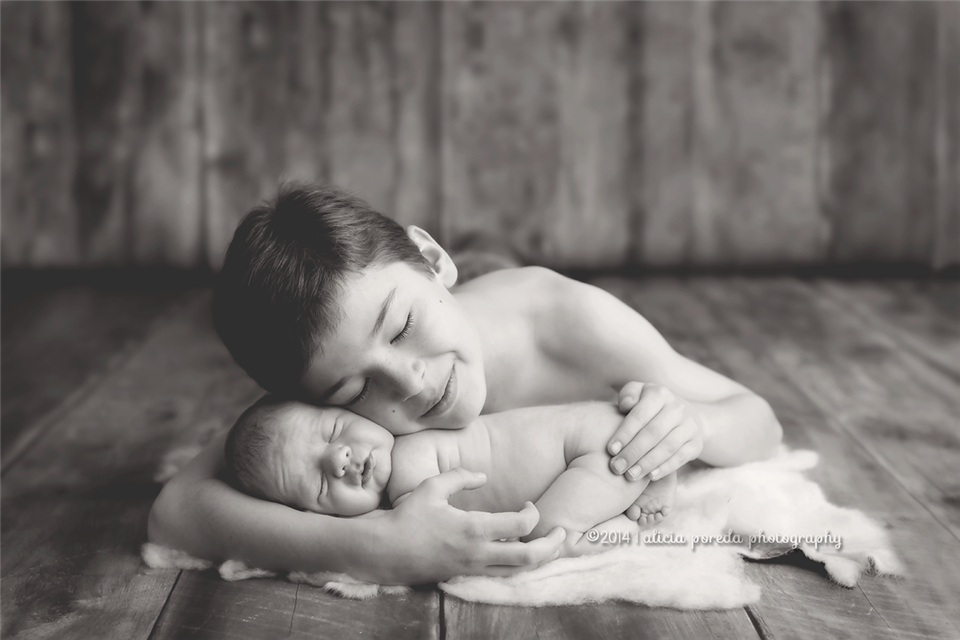 newborn photography community critique photo submitted by Alicia Poreda - 3 community members set this photo as a favourite image.