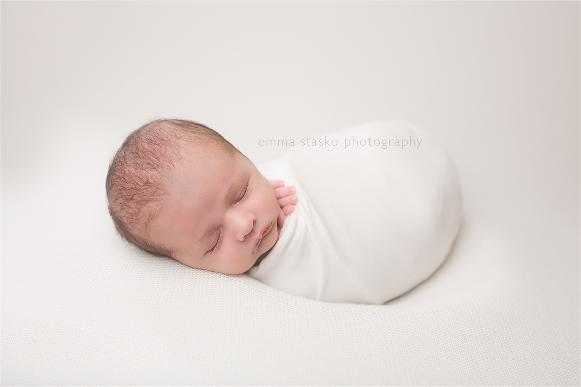 newborn photography community critique photo submitted by Emma Stasko - 3 community members set this photo as a favourite image.
