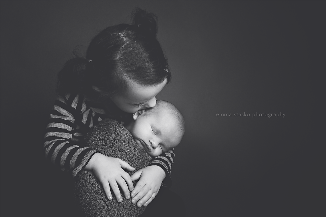 newborn photography community critique photo submitted by Emma Stasko - 3 community members set this photo as a favourite image.
