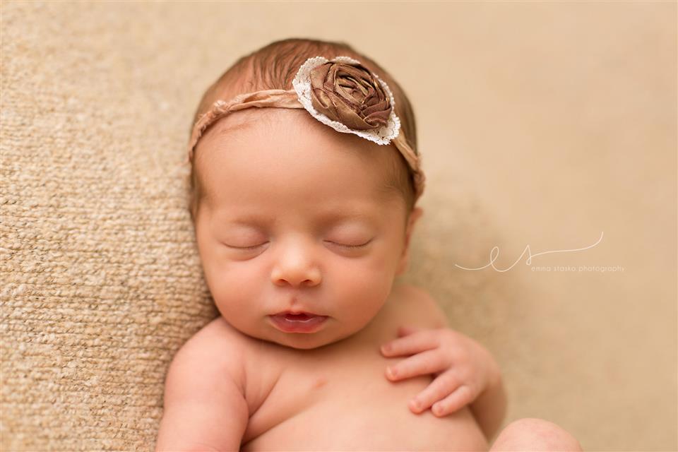 newborn photography community critique photo submitted by Emma Stasko - 3 community members set this photo as a favourite image.