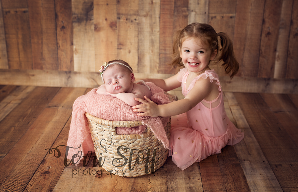newborn photography community critique photo submitted by Terri Stoff - 2 community members set this photo as a favourite image.