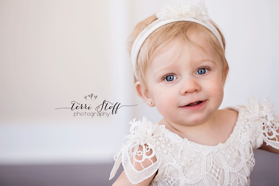 newborn photography community critique photo submitted by Terri Stoff - 2 community members set this photo as a favourite image.