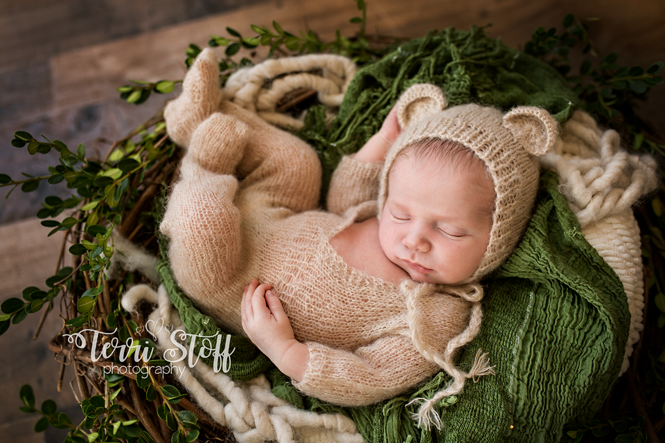 newborn photography community critique photo submitted by Terri Stoff - 1 community members set this photo as a favourite image.