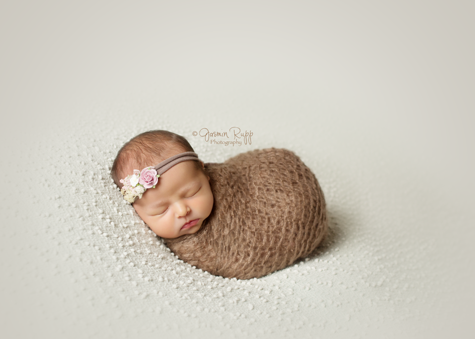 newborn photography community critique photo submitted by Jasmin Rupp - 5 community members set this photo as a favourite image.