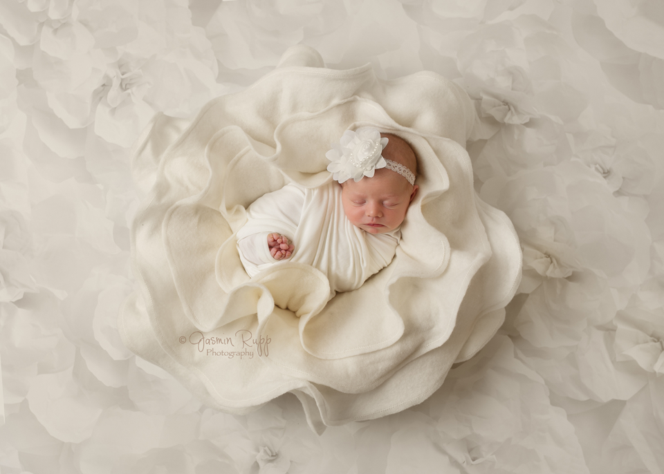newborn photography community critique photo submitted by Jasmin Rupp - 1 community members set this photo as a favourite image.