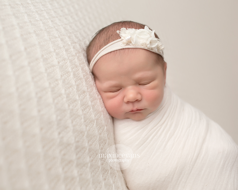 newborn photography community critique photo submitted by Maxine Evans - 2 community members set this photo as a favourite image.