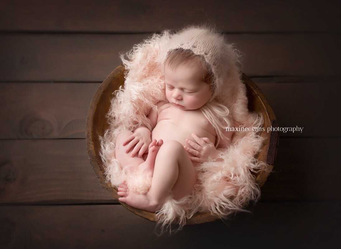 newborn photography community critique photo submitted by Maxine Evans - 3 community members set this photo as a favourite image.