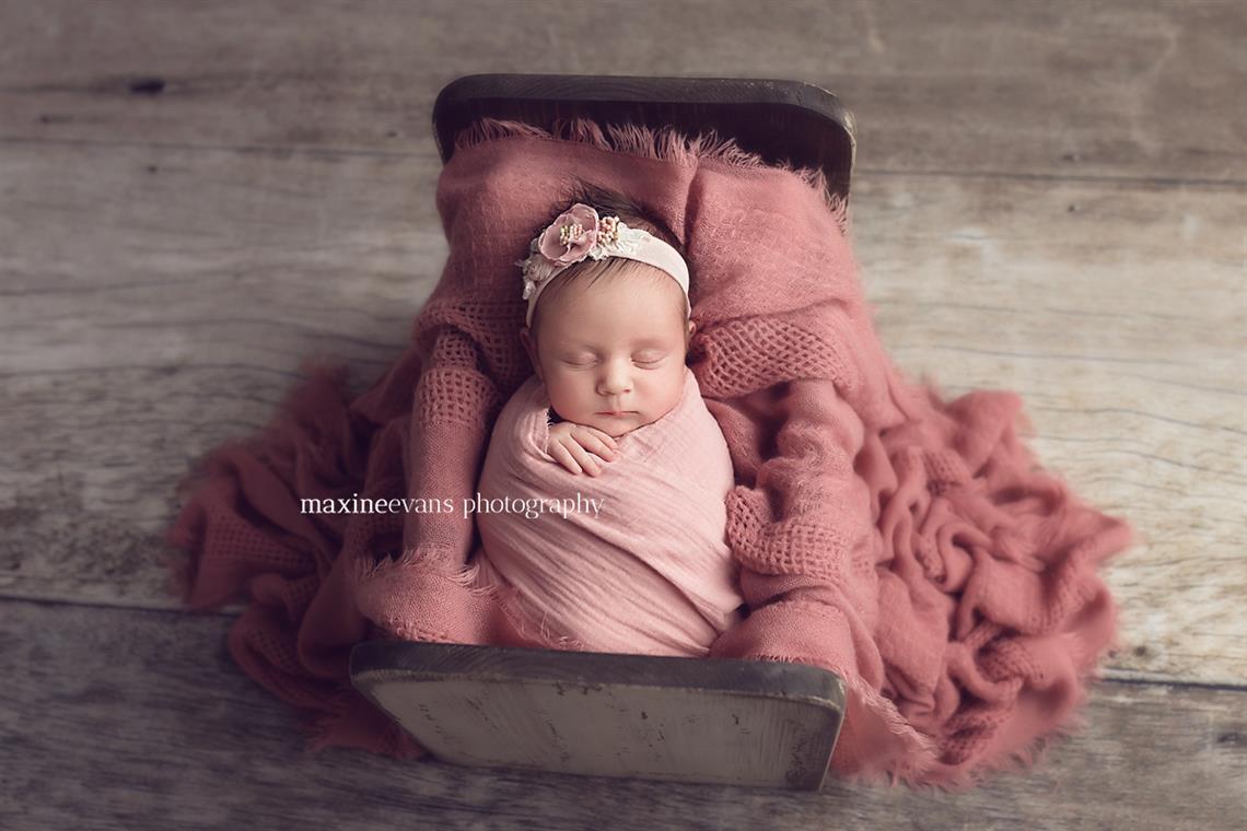 newborn photography community critique photo submitted by Maxine Evans - 1 community members set this photo as a favourite image.