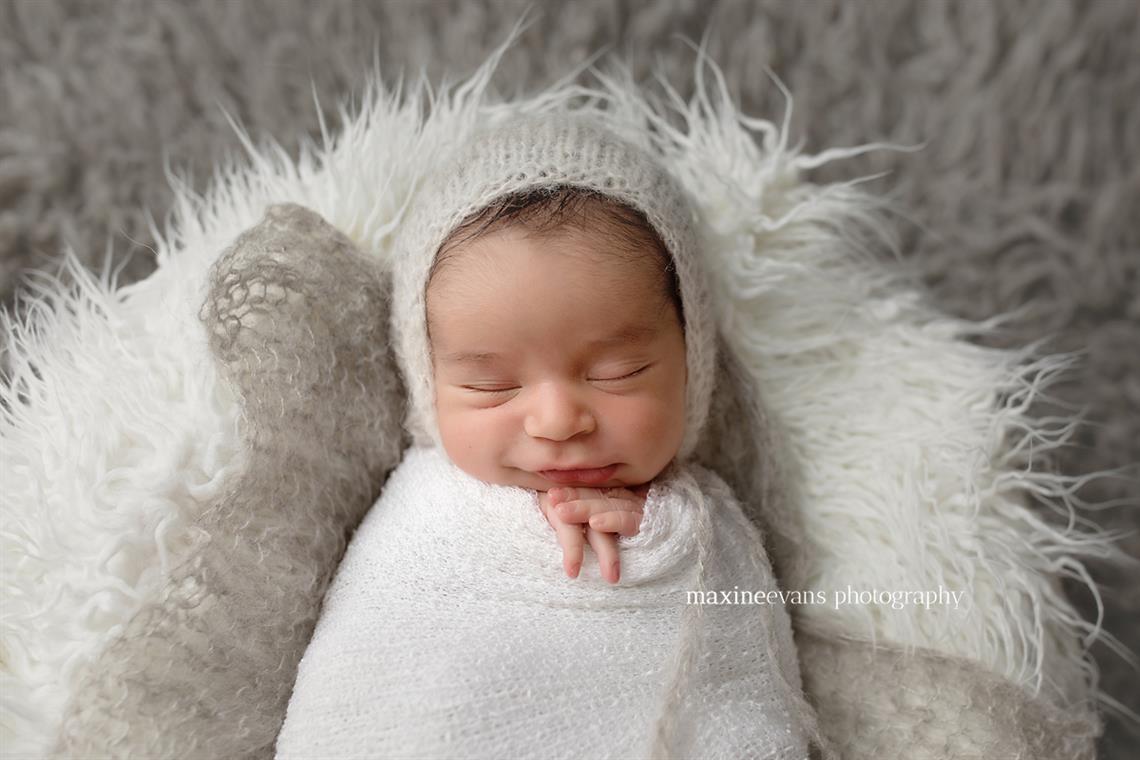 newborn photography community critique photo submitted by Maxine Evans - 4 community members set this photo as a favourite image.