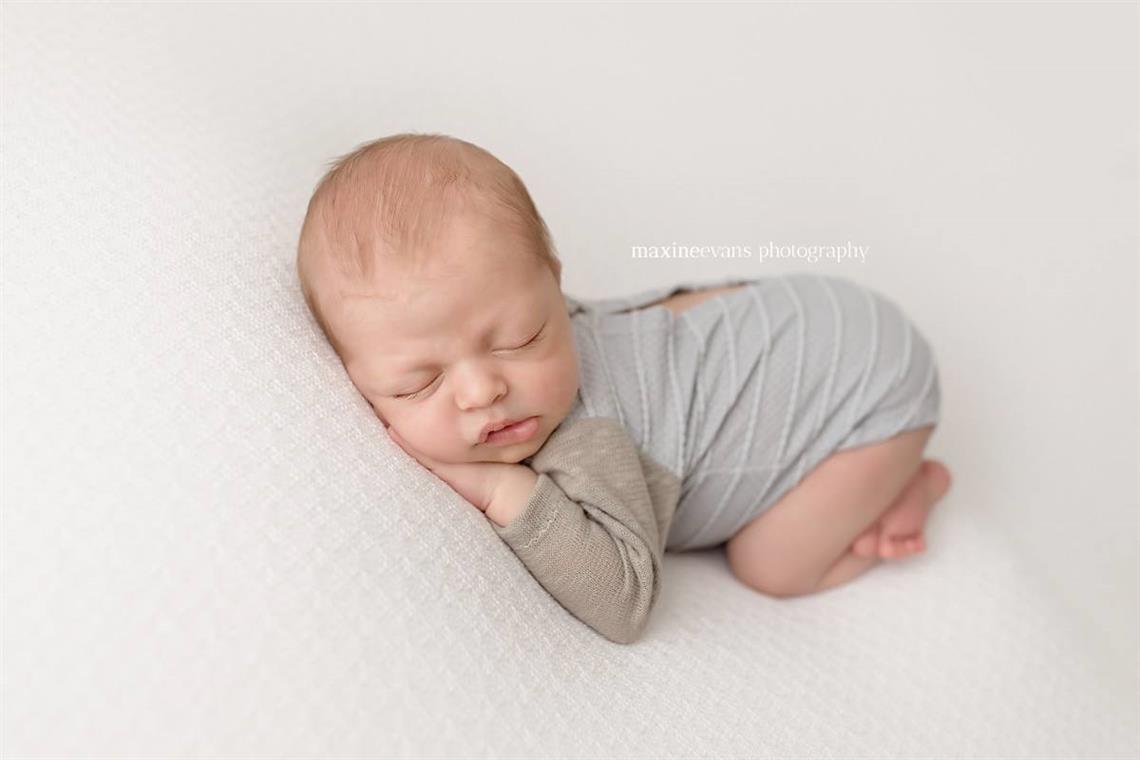 newborn photography community critique photo submitted by Maxine Evans - 4 community members set this photo as a favourite image.