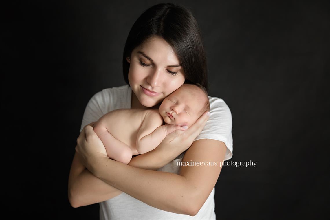newborn photography community critique photo submitted by Maxine Evans - 1 community members set this photo as a favourite image.