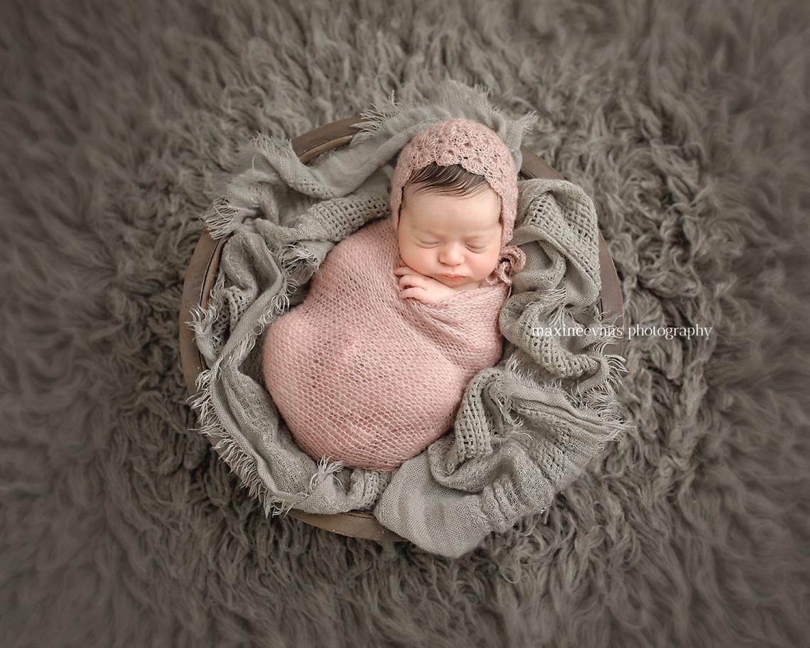 newborn photography community critique photo submitted by Maxine Evans - 3 community members set this photo as a favourite image.