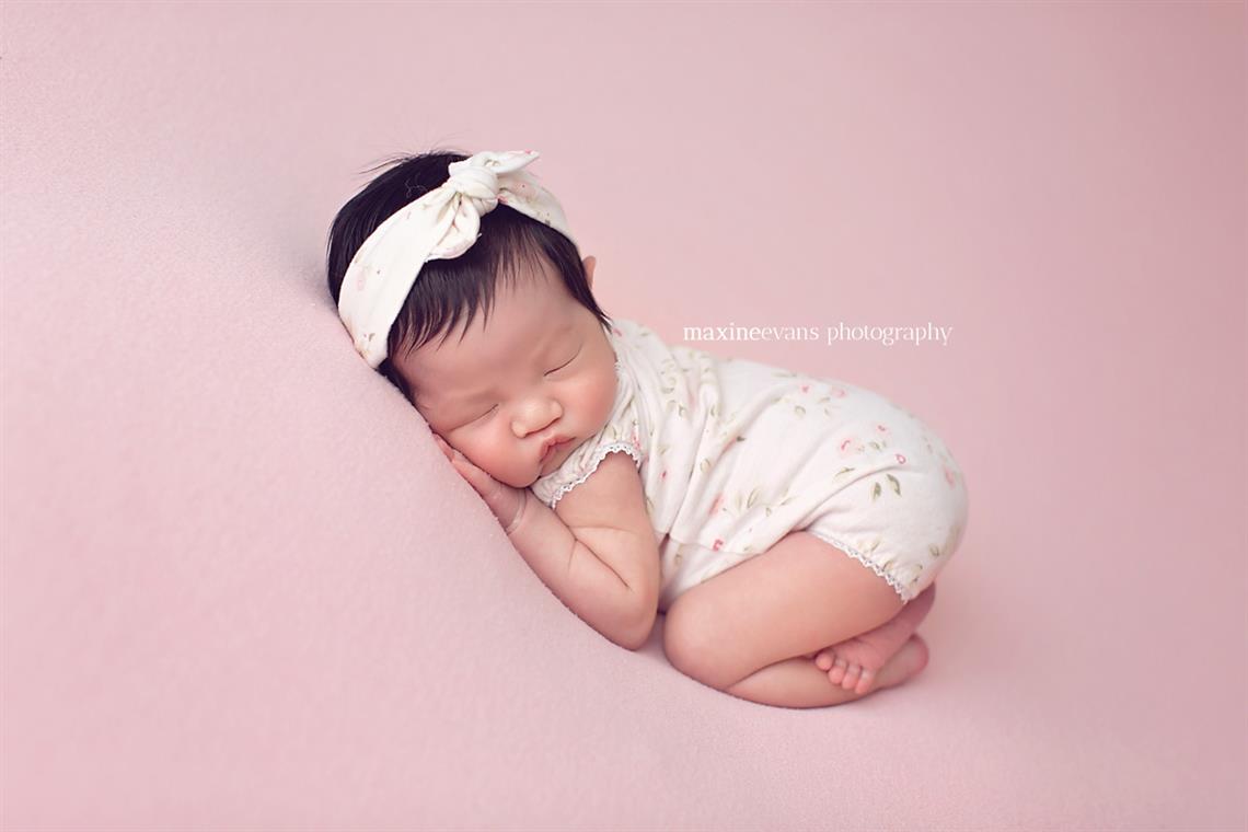 newborn photography community critique photo submitted by Maxine Evans - 6 community members set this photo as a favourite image.