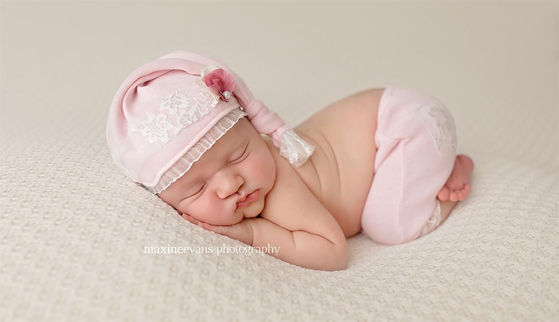 newborn photography community critique photo submitted by Maxine Evans - 1 community members set this photo as a favourite image.