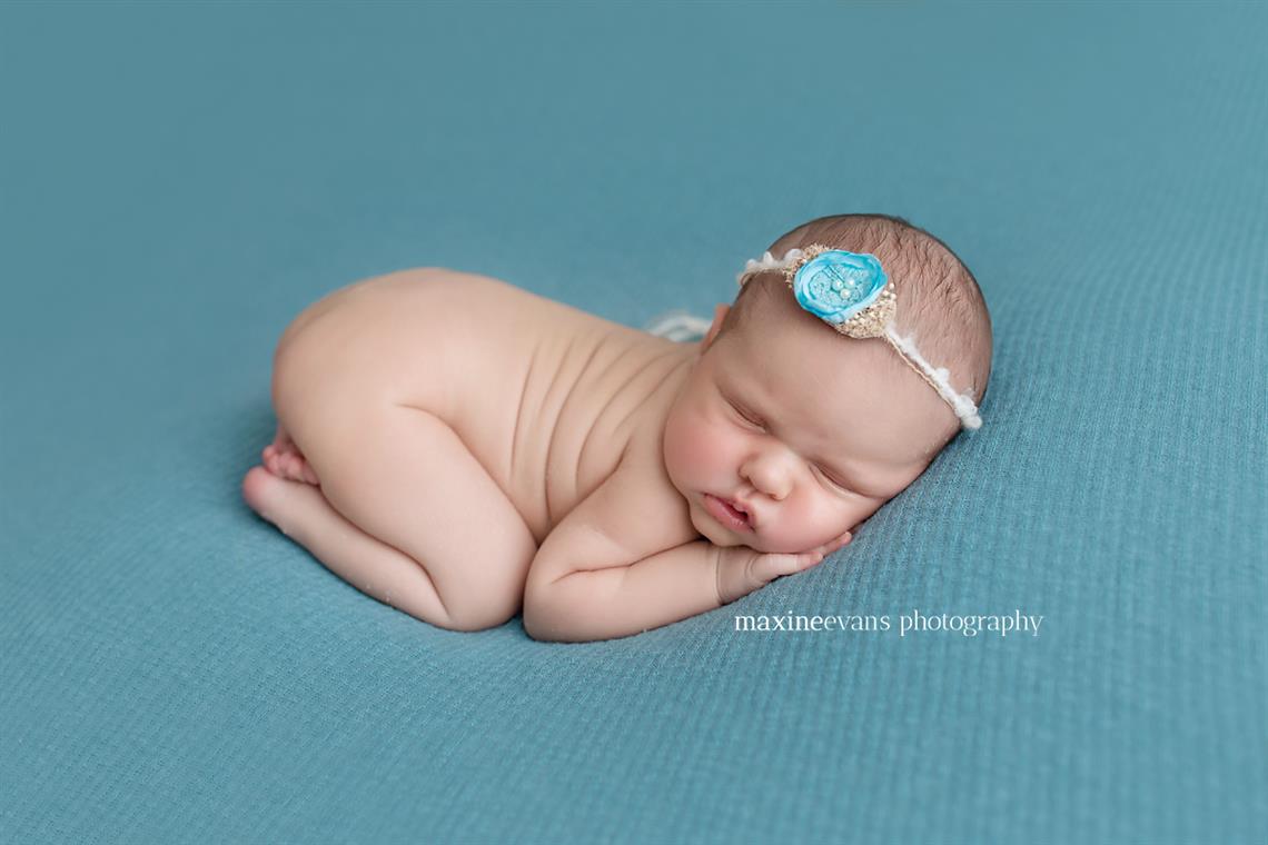 newborn photography community critique photo submitted by Maxine Evans - 0 community members set this photo as a favourite image.