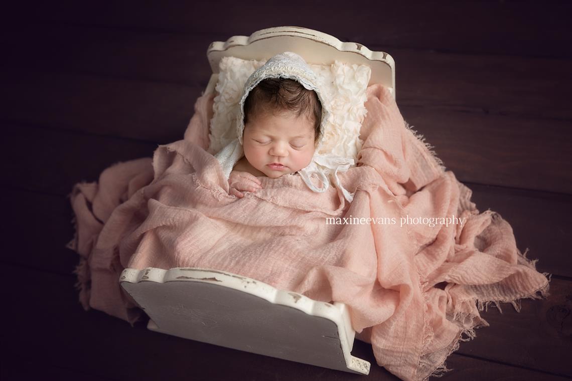 newborn photography community critique photo submitted by Maxine Evans - 3 community members set this photo as a favourite image.