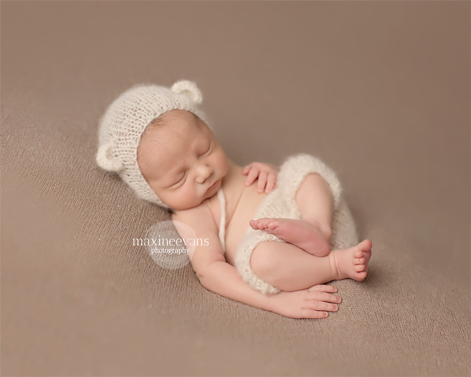newborn photography community critique photo submitted by Maxine Evans - 4 community members set this photo as a favourite image.