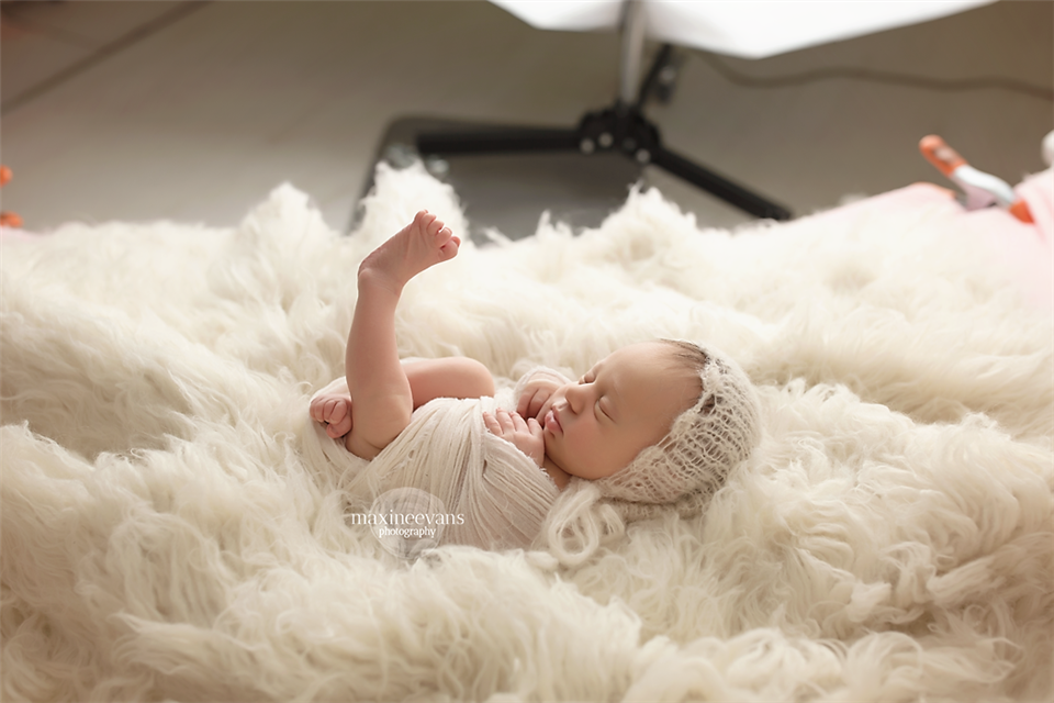 newborn photography community critique photo submitted by Maxine Evans - 3 community members set this photo as a favourite image.