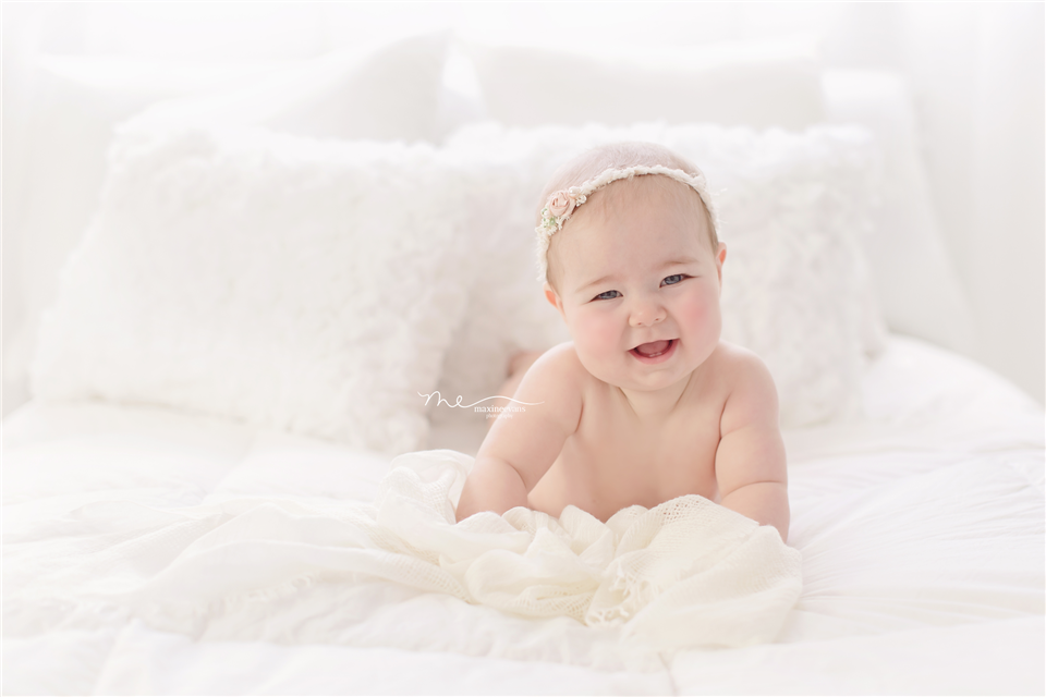 newborn photography community critique photo submitted by Maxine Evans - 4 community members set this photo as a favourite image.