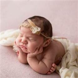 Angela Roberts Newborn Photographer - profile picture
