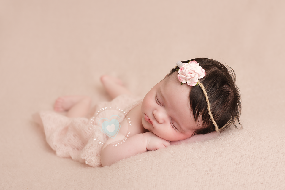 newborn photography community critique photo submitted by Jodie Drake - 4 community members set this photo as a favourite image.