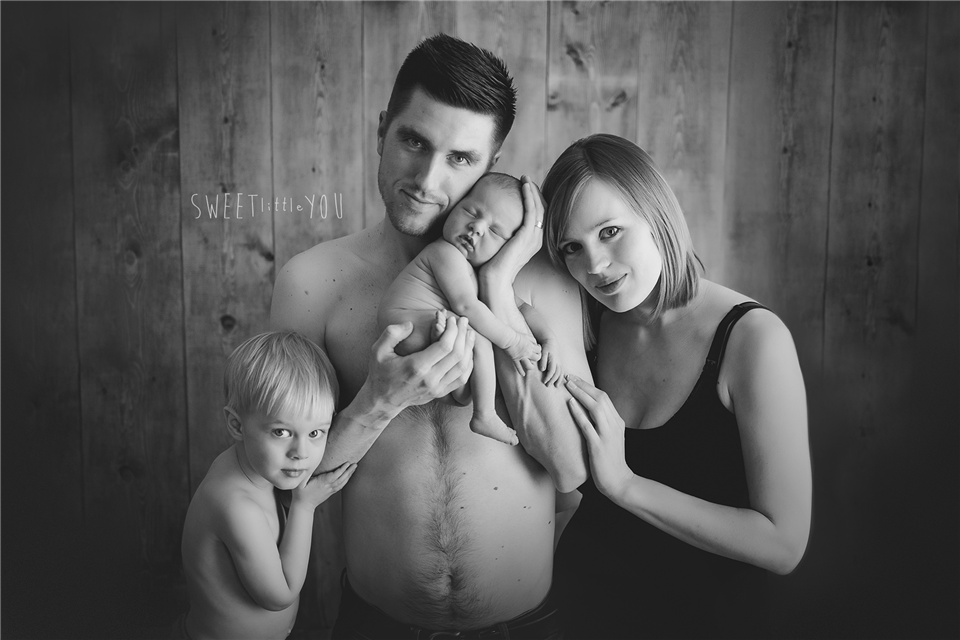 newborn photography community critique photo submitted by Amy Guenther - 8 community members set this photo as a favourite image.