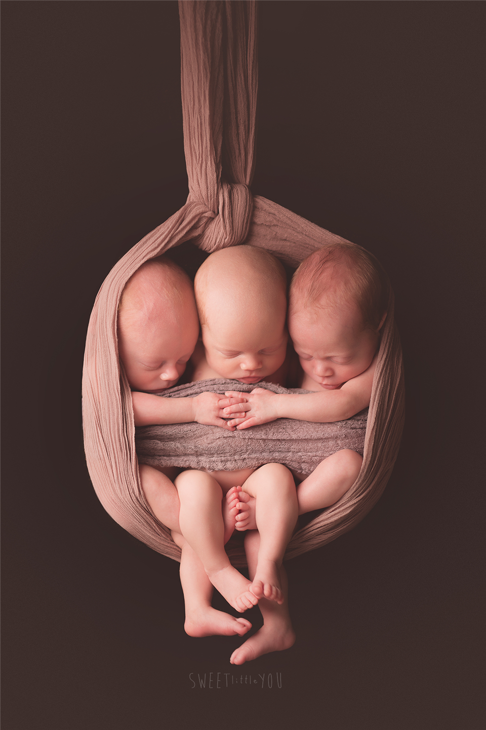 newborn photography community critique photo submitted by Amy Guenther - 4 community members set this photo as a favourite image.