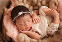 Rebecca Connolly newborn photography