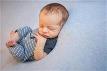 Amanda Berrelez newborn photography