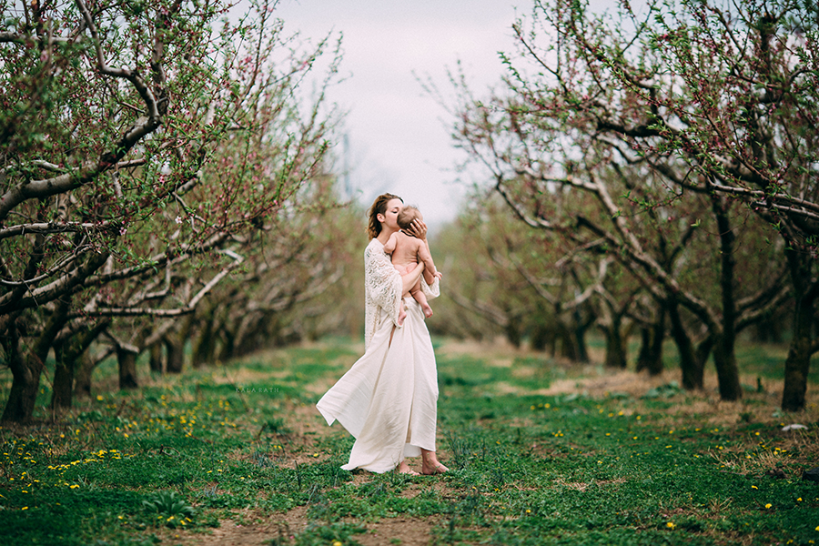 newborn photography community critique photo submitted by Kala Rath - 5 community members set this photo as a favourite image.