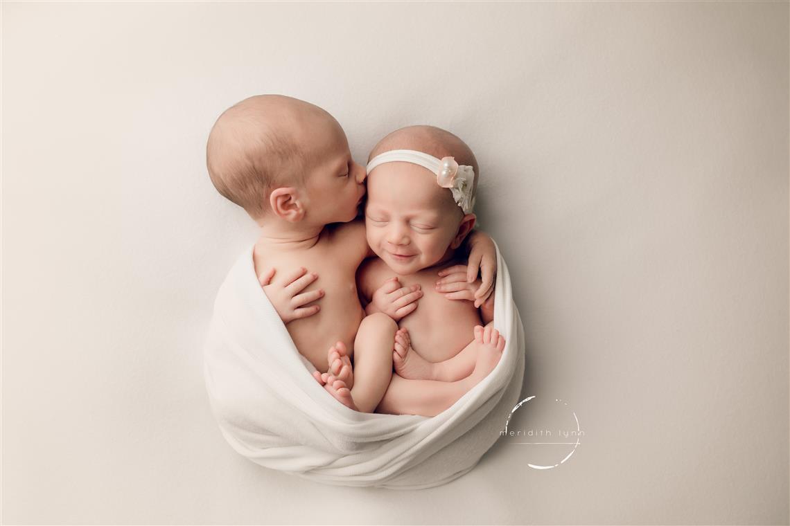 newborn photography community critique photo submitted by Meridith Lynn - 6 community members set this photo as a favourite image.