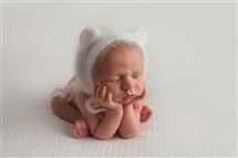 Lindsay Macmanus newborn photography