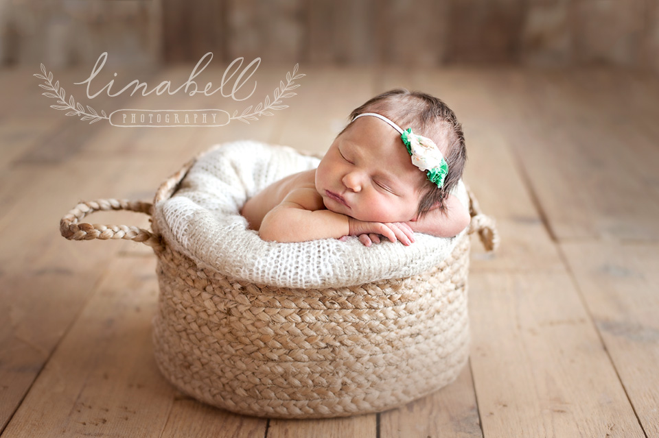 newborn photography community critique photo submitted by Angie Kiser - 5 community members set this photo as a favourite image.