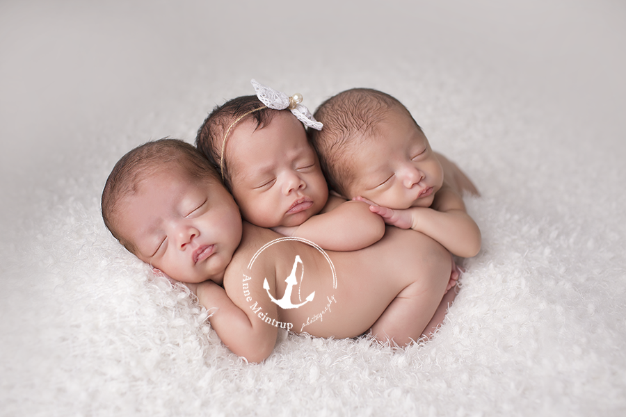 newborn photography community critique photo submitted by Anne Meintrup - 3 community members set this photo as a favourite image.