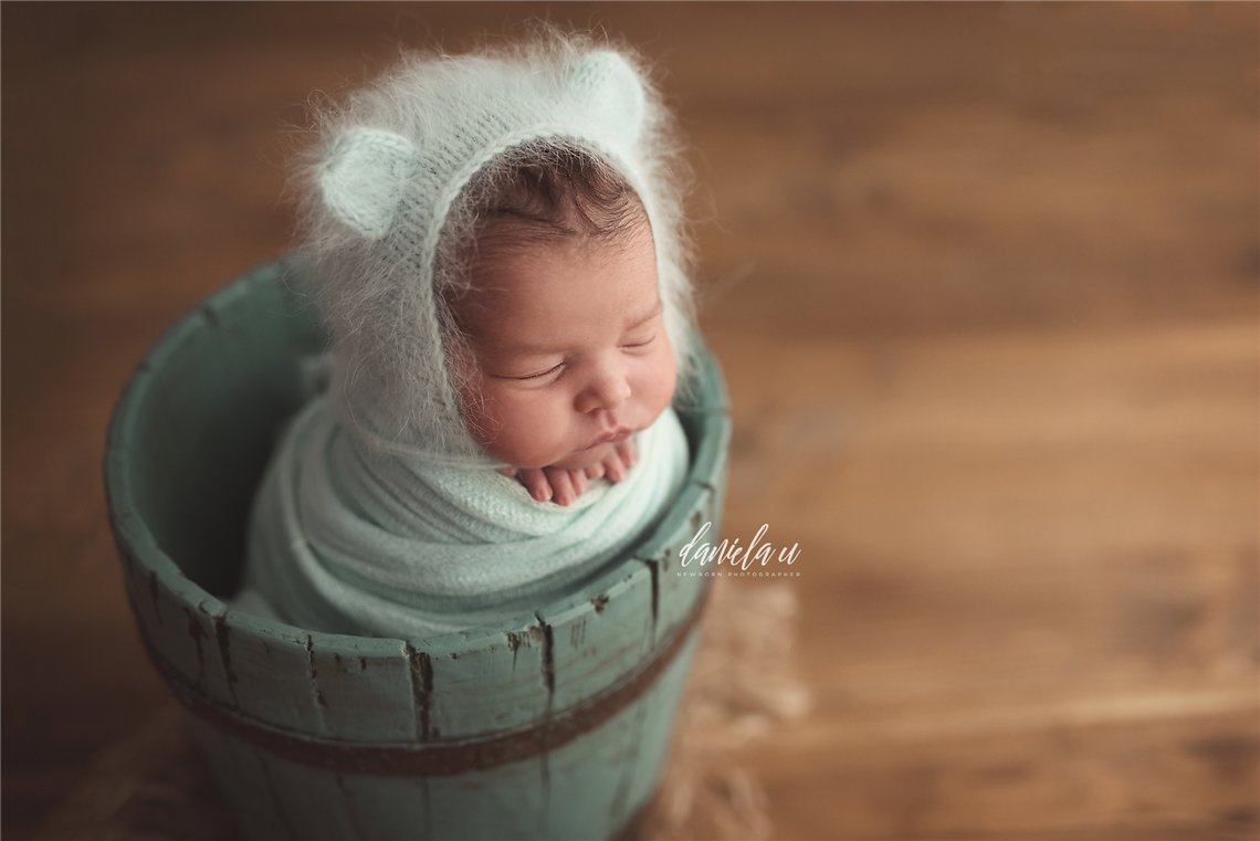 newborn photography community critique photo submitted by Daniela Ursache - 0 community members set this photo as a favourite image.