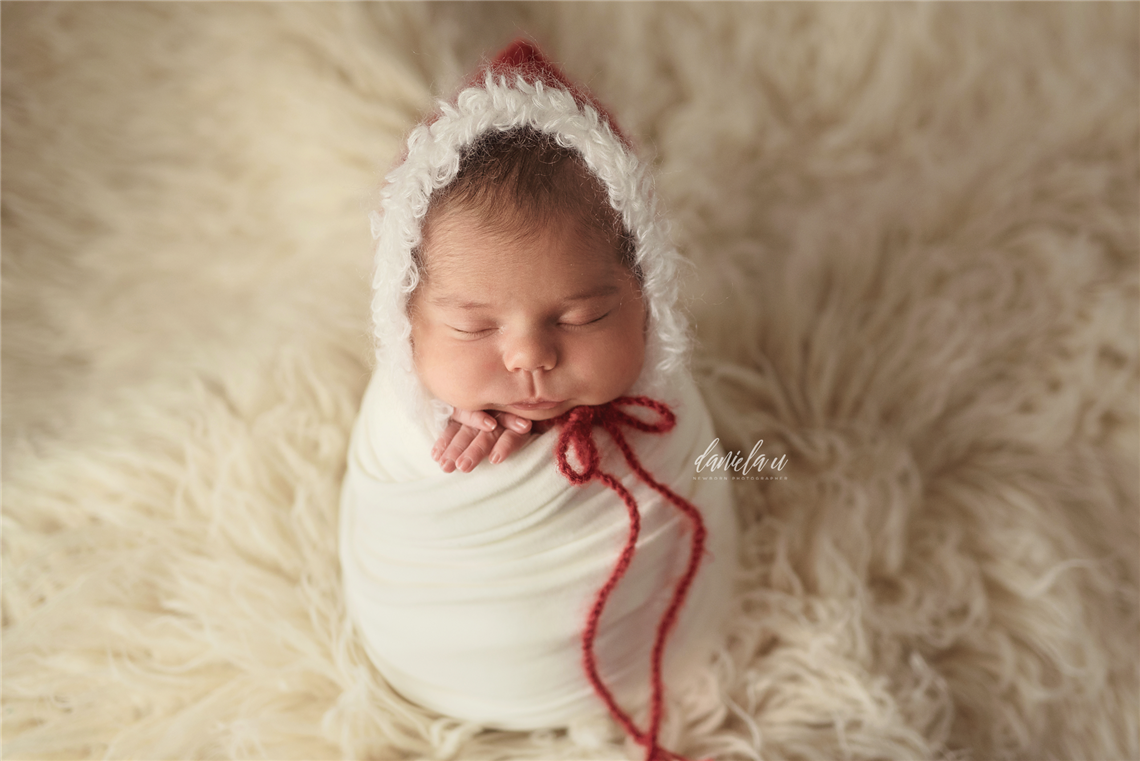 newborn photography community critique photo submitted by Daniela Ursache - 0 community members set this photo as a favourite image.