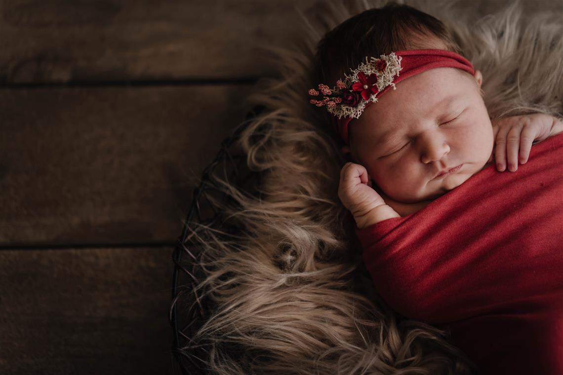 newborn photography community critique photo submitted by Kelsey Lowrey - 2 community members set this photo as a favourite image.