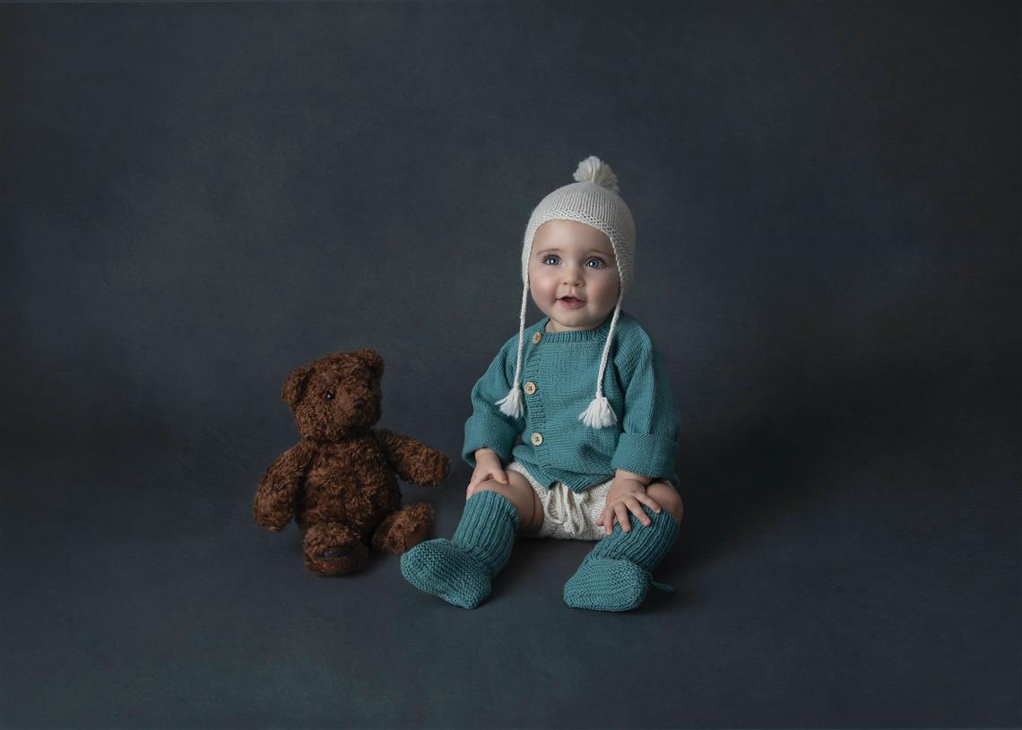 newborn photography community critique photo submitted by Nicole Calore - 0 community members set this photo as a favourite image.