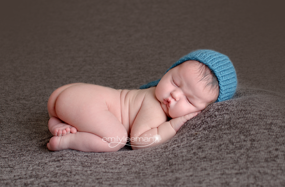 newborn photography community critique photo submitted by Emily Leeman - 8 community members set this photo as a favourite image.