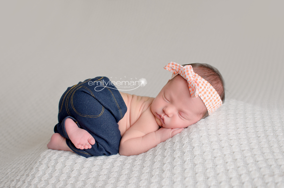 newborn photography community critique photo submitted by Emily Leeman - 4 community members set this photo as a favourite image.