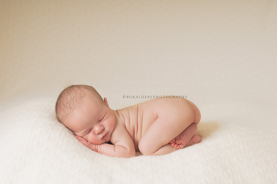 newborn photography community critique photo submitted by Donna Bukalders - 18 community members set this photo as a favourite image.